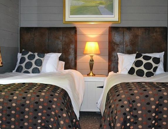 Lusty Boa Chalets (sleeps 4)