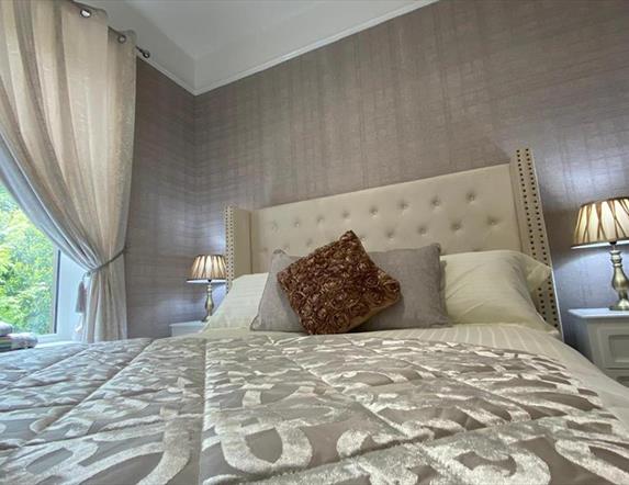 Luxury Lakeside Living – Broadview Georgian Townhouse 2