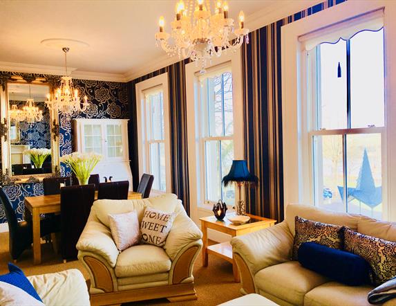 Luxury Lakeside Living – Broadview Georgian Townhouse 1