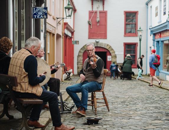 musicians playing at ulster American folk park