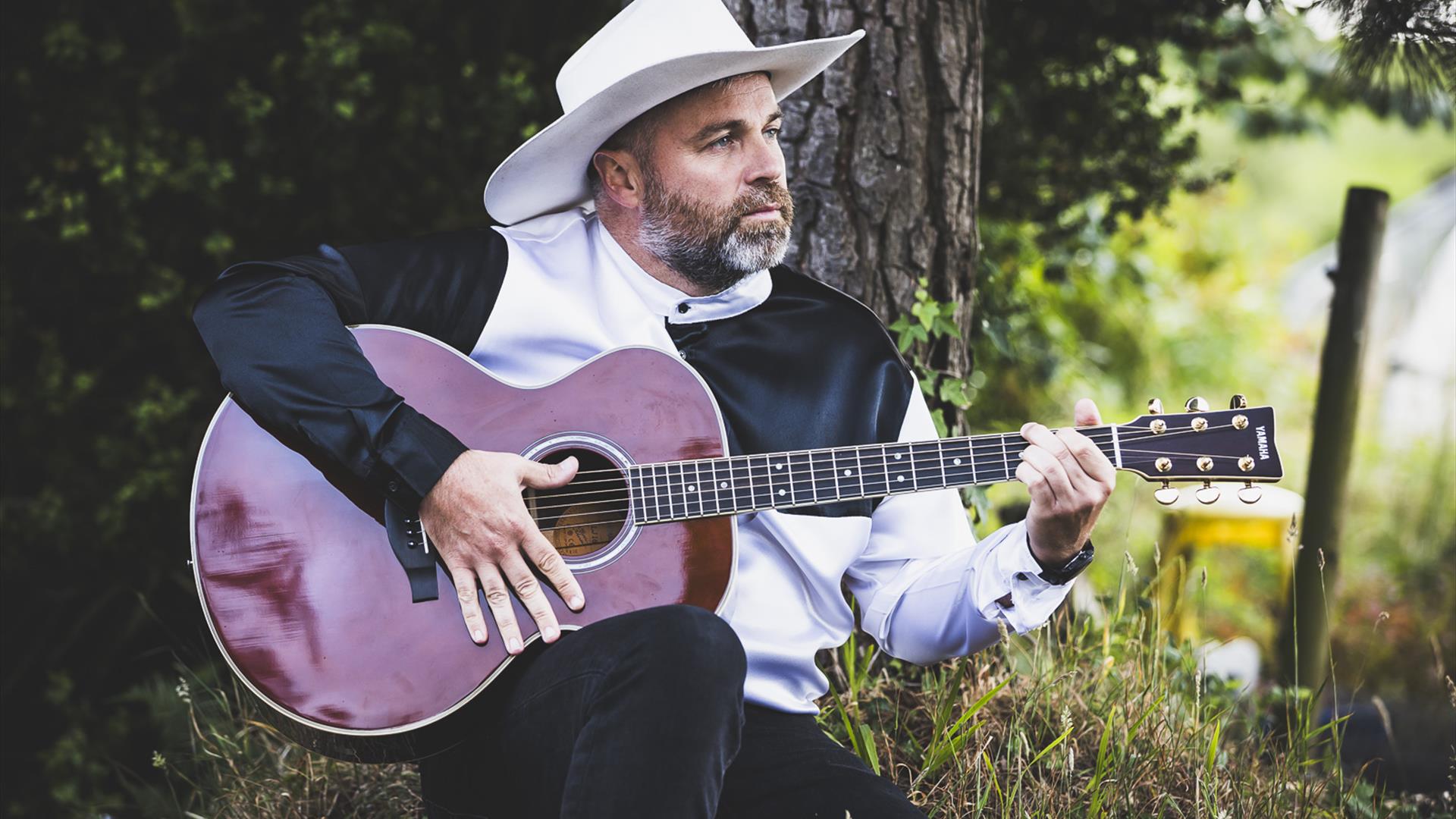 Thunder Rolls - Tribute Act