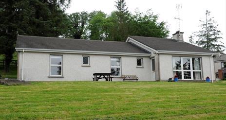 Riverside Farm Cottage & Marina