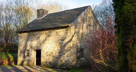 Explore Indigenous People and the impact of emigration to North America with a guided tour of the Ulster American Folk Park.