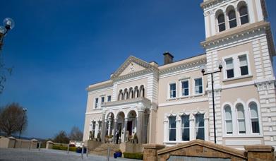 manor house
