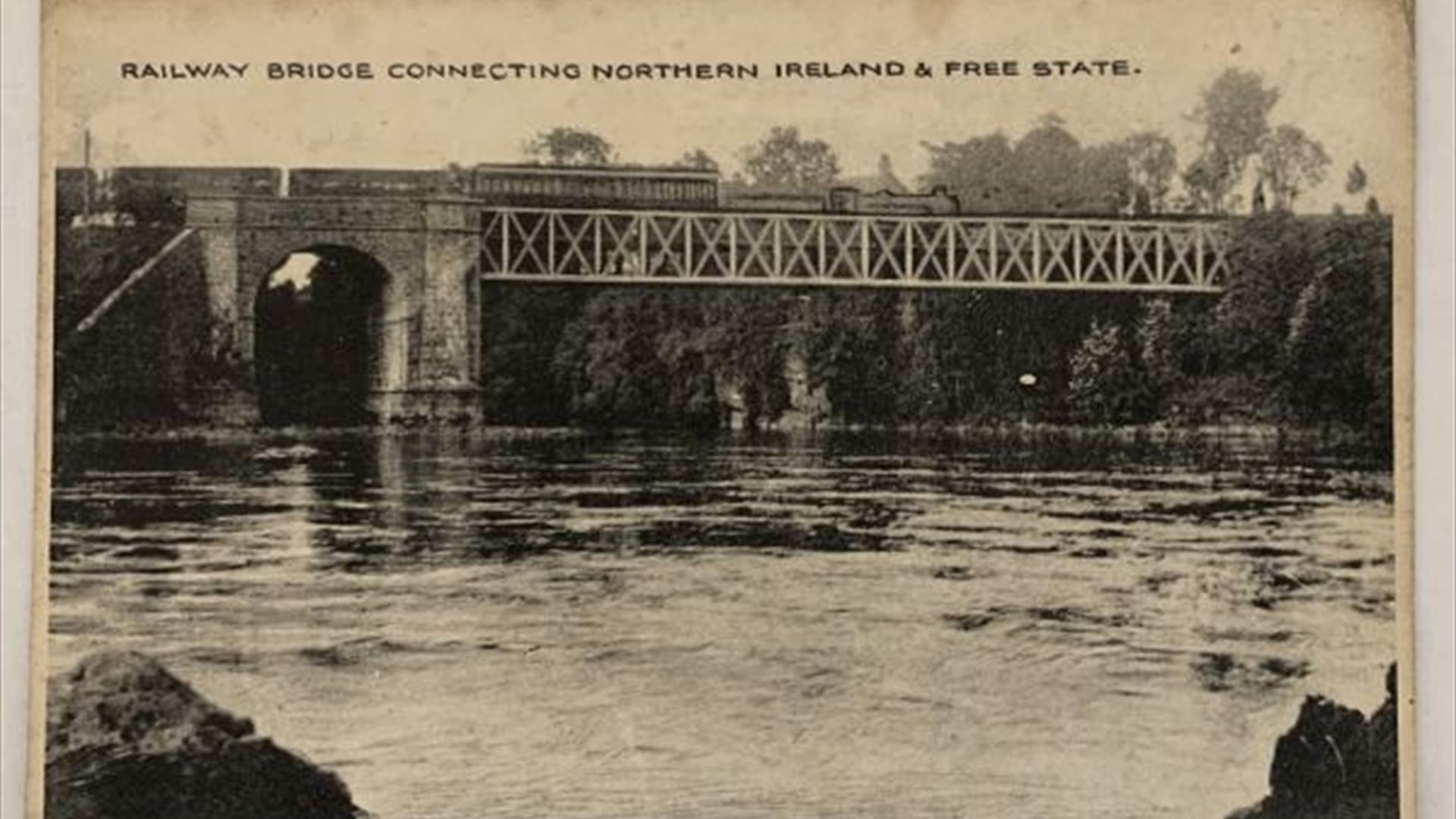 Postcard showing the viaduct in Belleek of the Enniskillen and Bundoran Railway Company. The bridge connected County Fermanagh to County Donegal on th